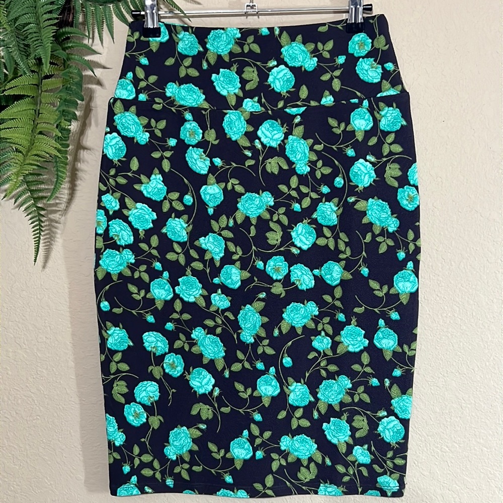 Lularoe Rose Print Cassie Pencil Skirt- size small